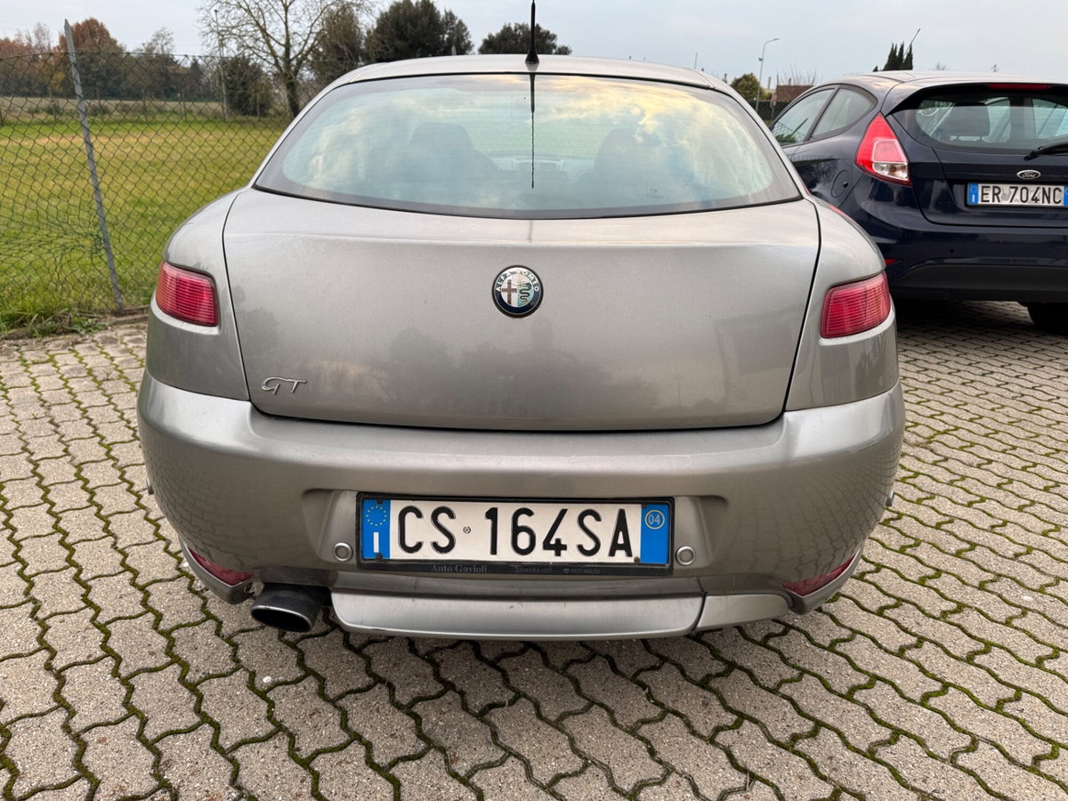 Alfa Romeo GT 1.9 MJT 16V Luxury (2)