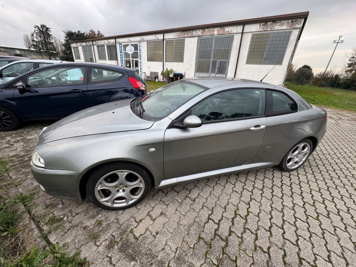 Alfa Romeo GT 1.9 MJT 16V Luxury (4)