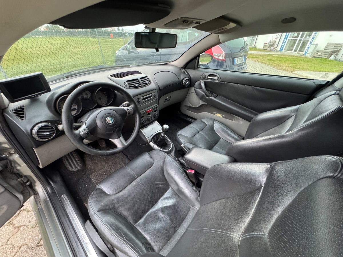 Alfa Romeo GT 1.9 MJT 16V Luxury (8)