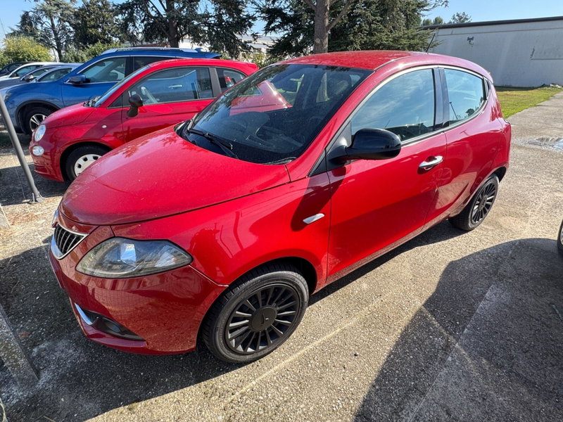 Lancia Ypsilon 1.0 FireFly 5 porte S&S Hybrid Ecochic Silver
