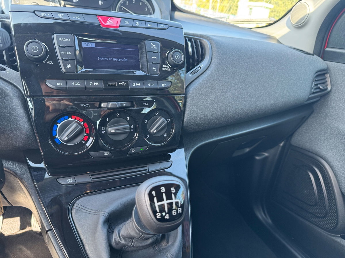 Lancia Ypsilon 1.0 FireFly 5 porte S&S Hybrid Ecochic Silver (10)