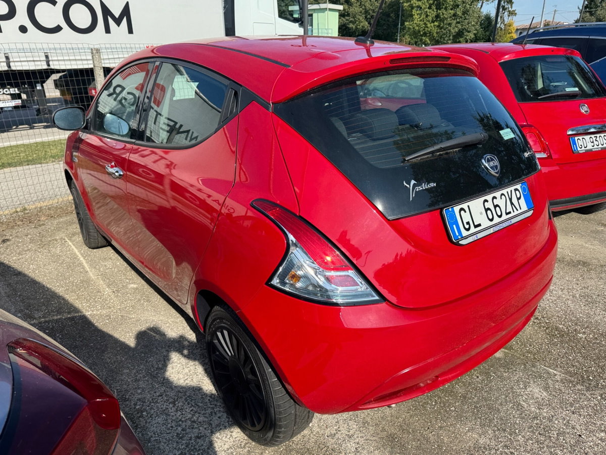 Lancia Ypsilon 1.0 FireFly 5 porte S&S Hybrid Ecochic Silver (4)