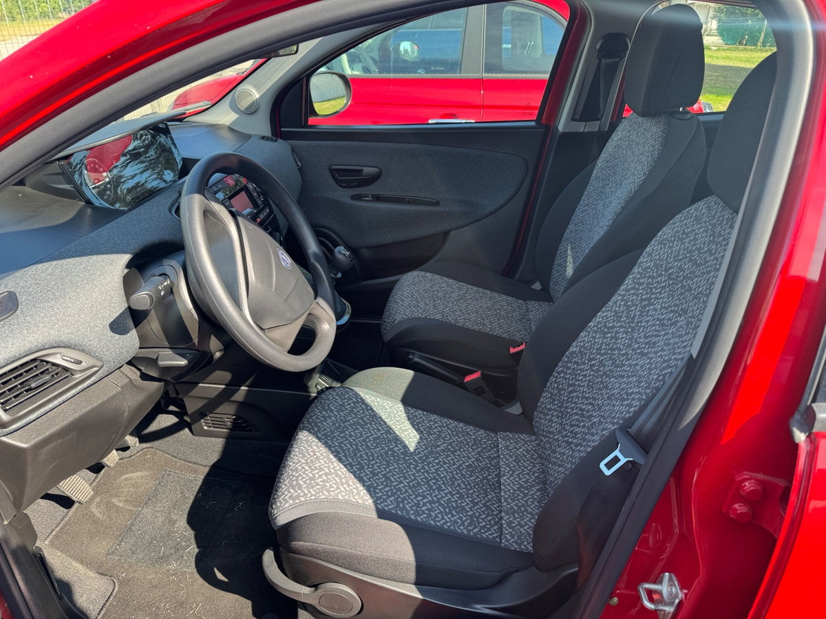 Lancia Ypsilon 1.0 FireFly 5 porte S&S Hybrid Ecochic Silver (5)