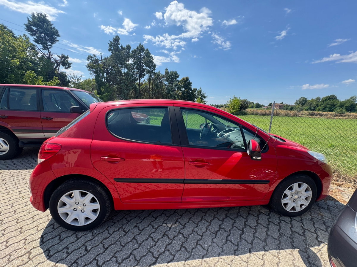 Peugeot 207 HDi 70CV 5p. Sweet Years (2)