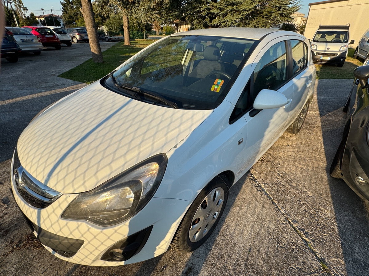 Opel Corsa 1.2 85CV 3 porte GPL-TECH b-color (2)