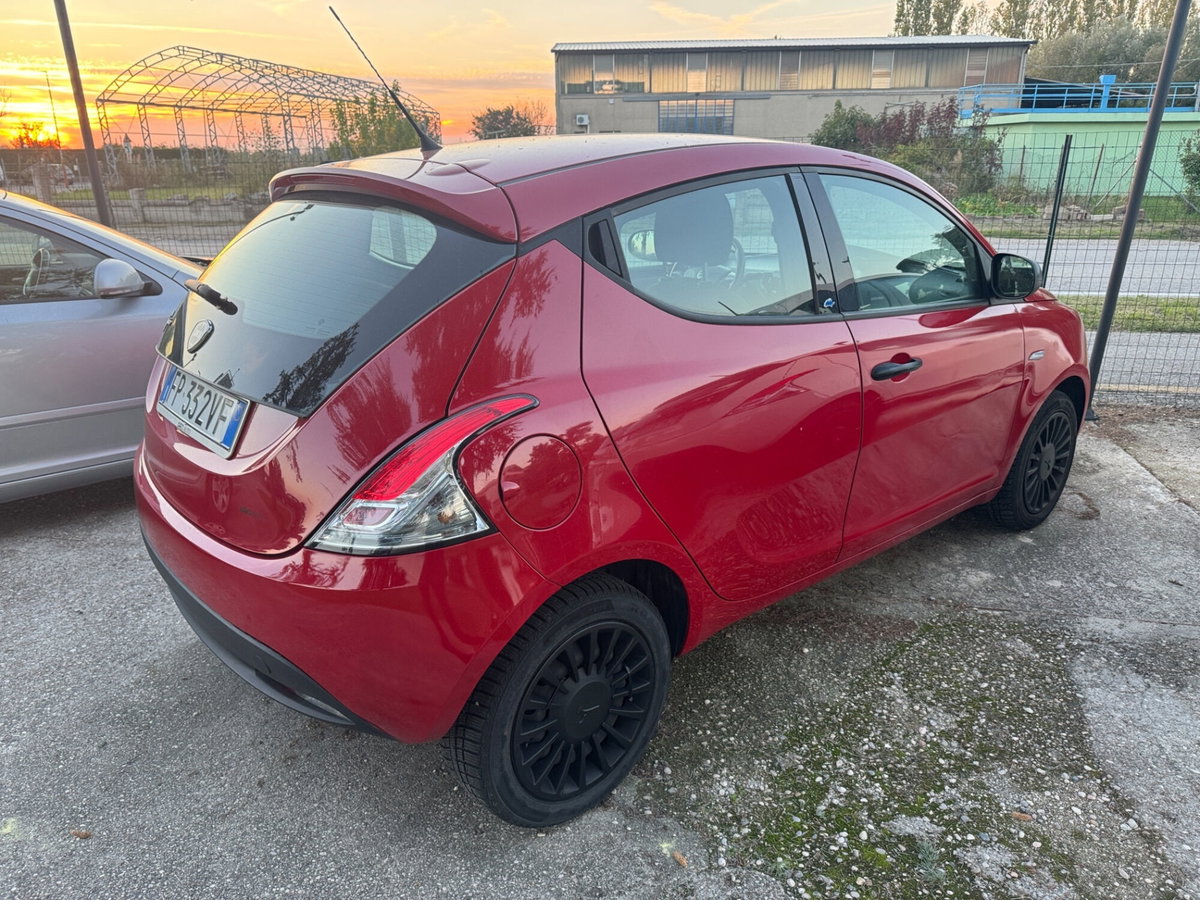 Lancia Ypsilon 1.2 69 CV 5 porte Gold