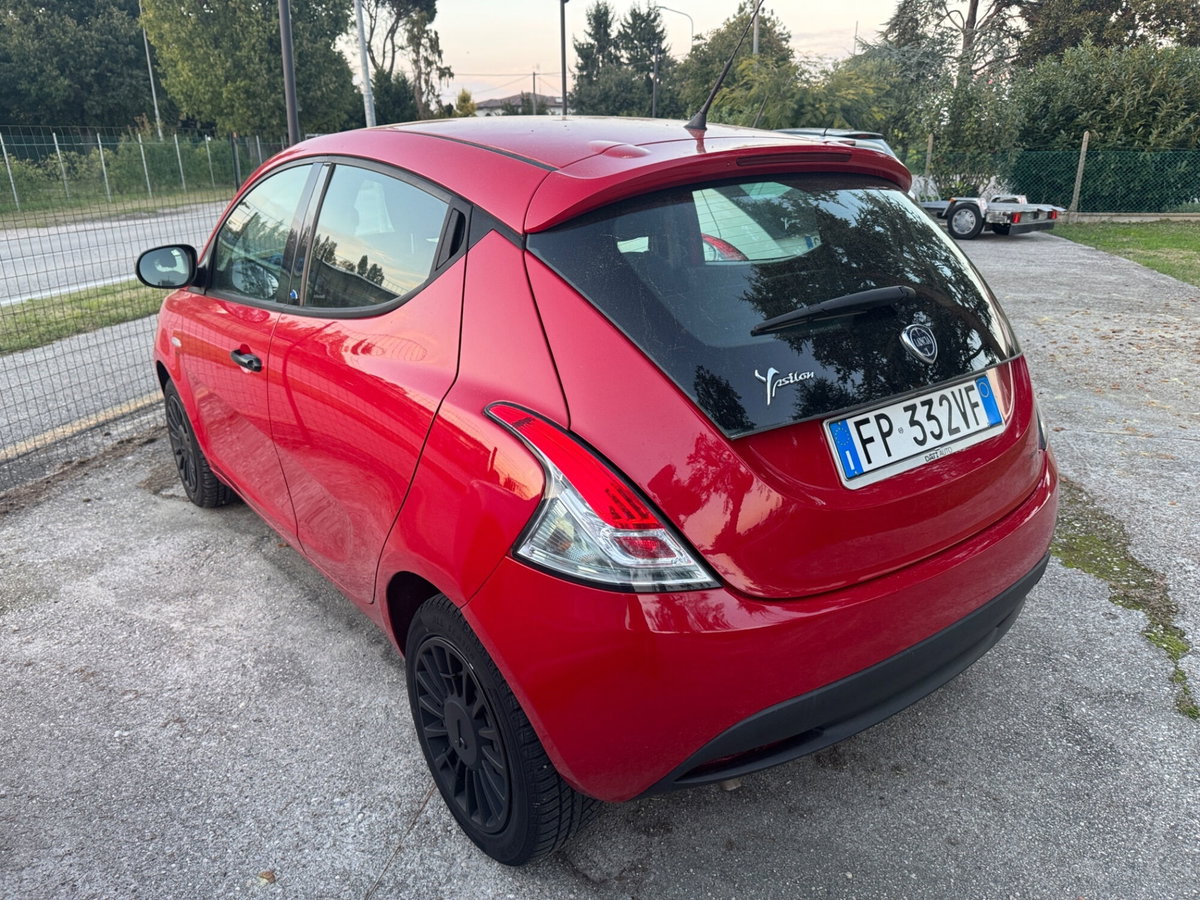 Lancia Ypsilon 1.2 69 CV 5 porte Gold (2)
