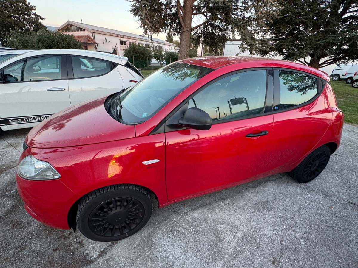 Lancia Ypsilon 1.2 69 CV 5 porte Gold (3)