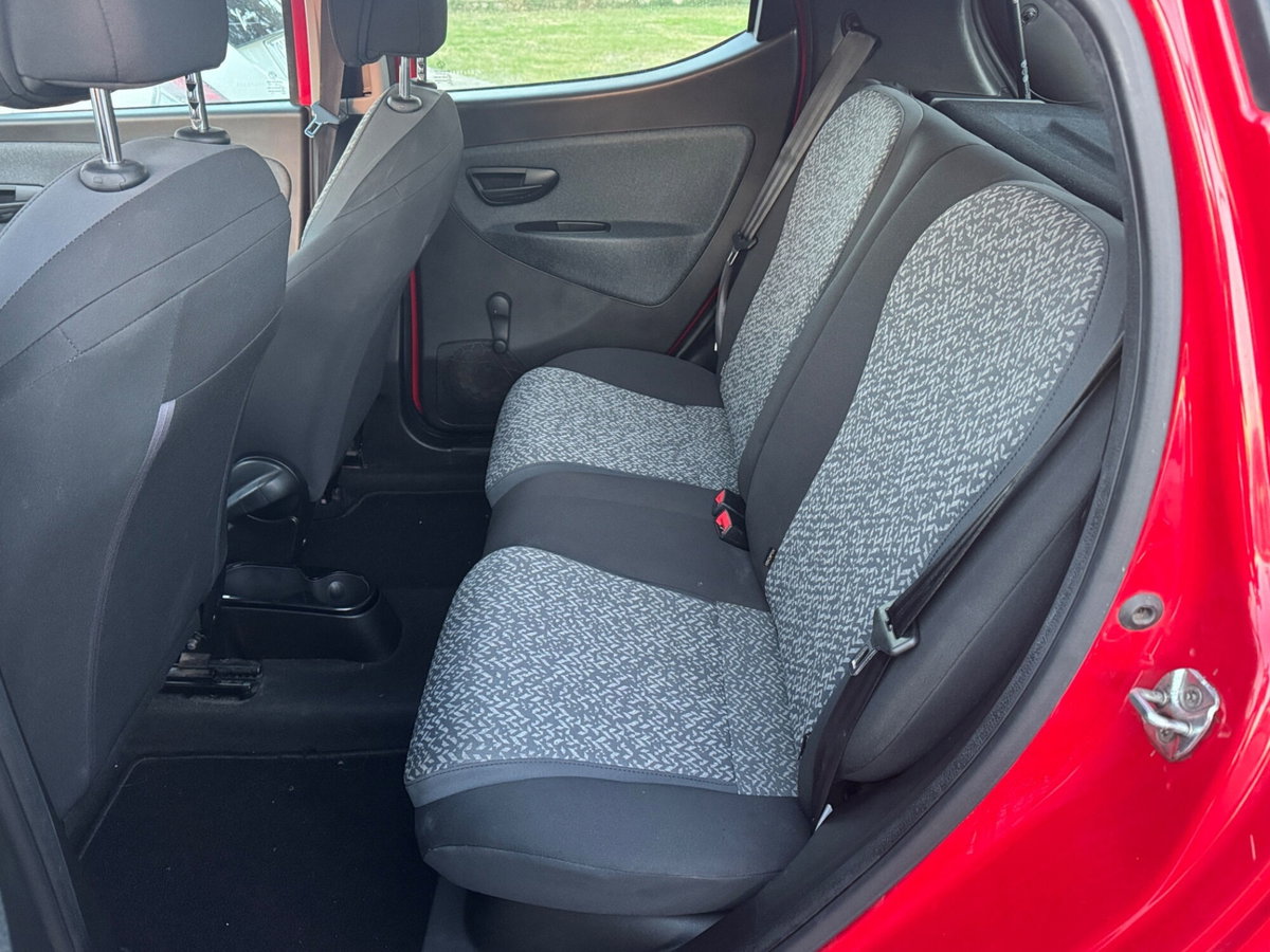 Lancia Ypsilon 1.2 69 CV 5 porte Gold (6)