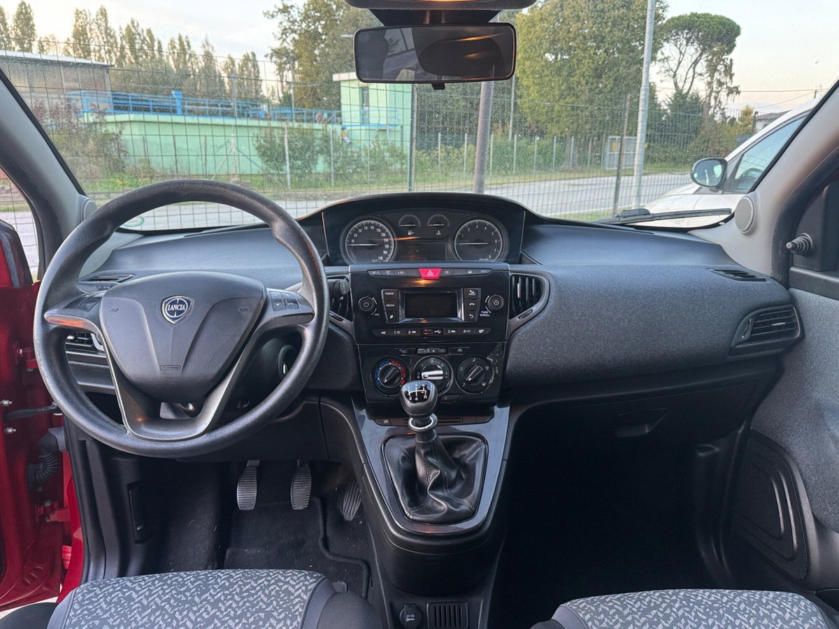 Lancia Ypsilon 1.2 69 CV 5 porte Gold (7)