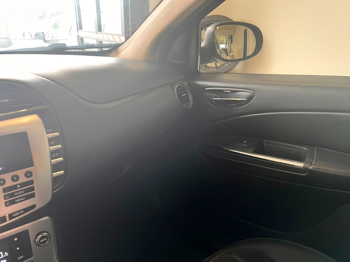 Lancia Delta 1.6 MJT DPF 105 CV Steel (8)