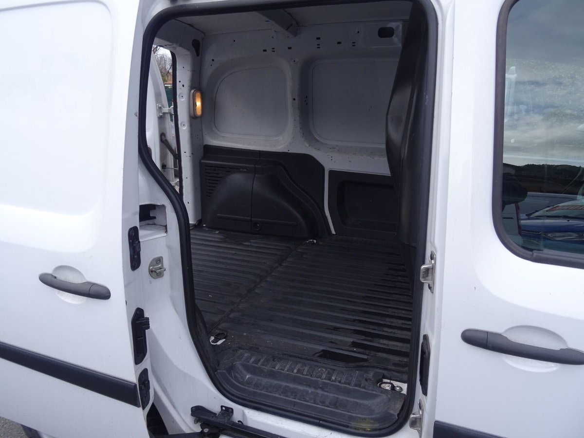 Renault Kangoo 1.5 dCi 90CV F.AP. 4p. Express (14)