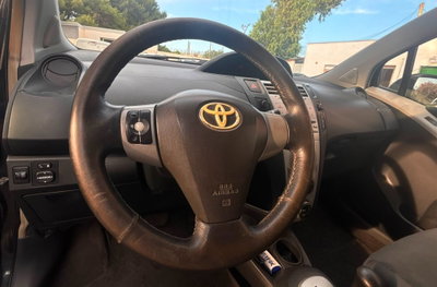 Toyota Yaris 1.D-4D 3 porte Sol (11)