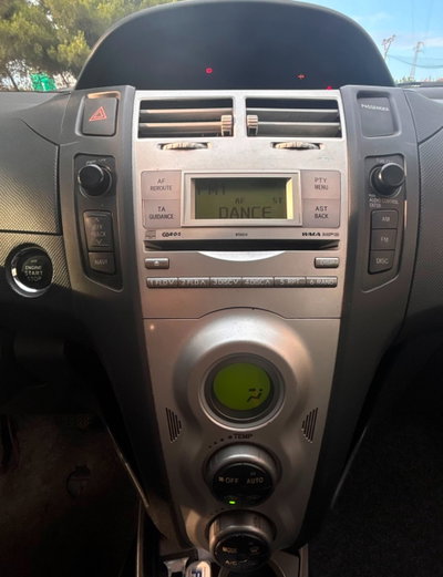 Toyota Yaris 1.D-4D 3 porte Sol (14)
