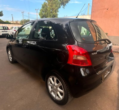 Toyota Yaris 1.D-4D 3 porte Sol (5)