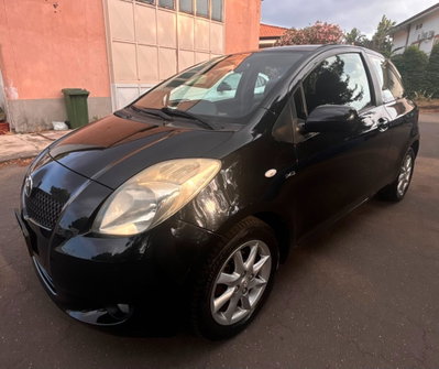 Toyota Yaris 1.D-4D 3 porte Sol (7)