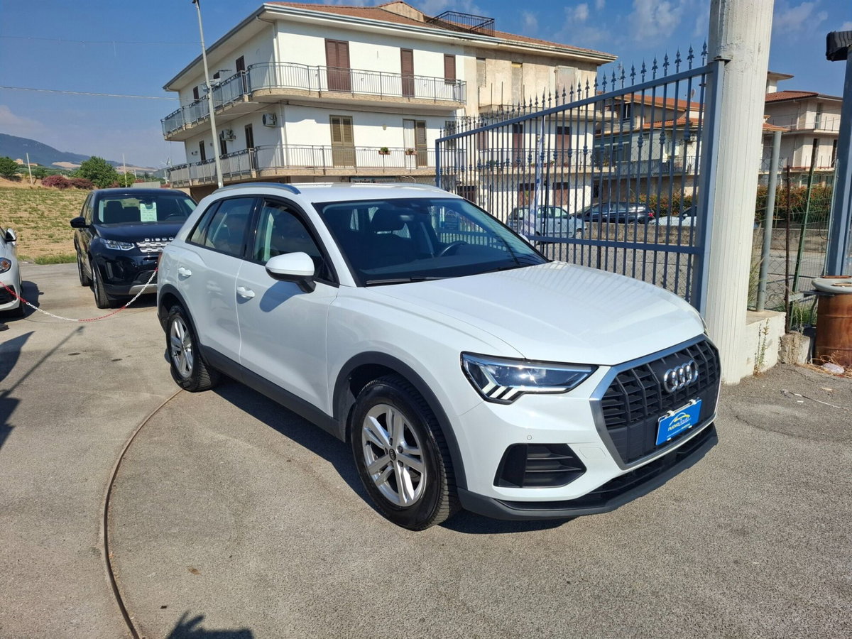 Audi Q3 35 TDI Business (2)
