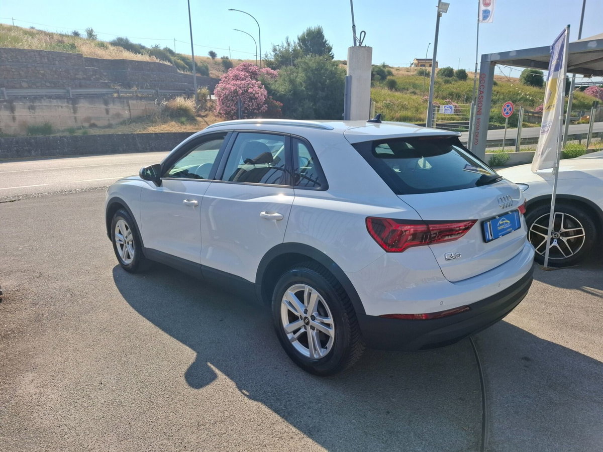 Audi Q3 35 TDI Business (4)