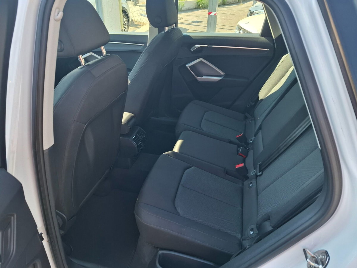 Audi Q3 35 TDI Business (8)
