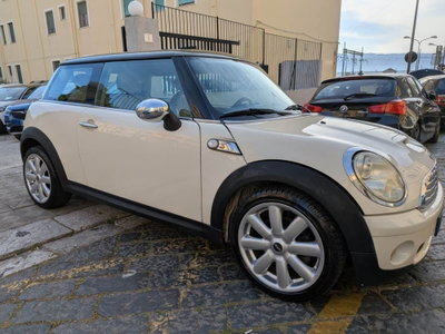 MINI Mini 1.6 16V Cooper D (2)