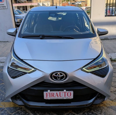 Toyota Aygo Connect 1.0 VVT-i 72 CV 5 porte x-cool (2)