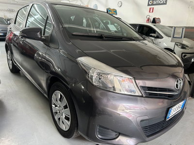 Toyota Yaris 1.0 5 porte Lounge usata