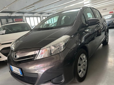 Toyota Yaris 1.0 5 porte Lounge (2)