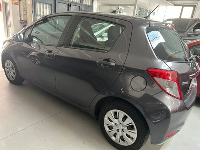 Toyota Yaris 1.0 5 porte Lounge (4)
