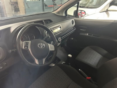 Toyota Yaris 1.0 5 porte Lounge (6)