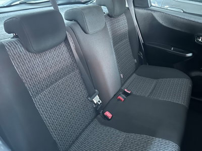 Toyota Yaris 1.0 5 porte Lounge (8)