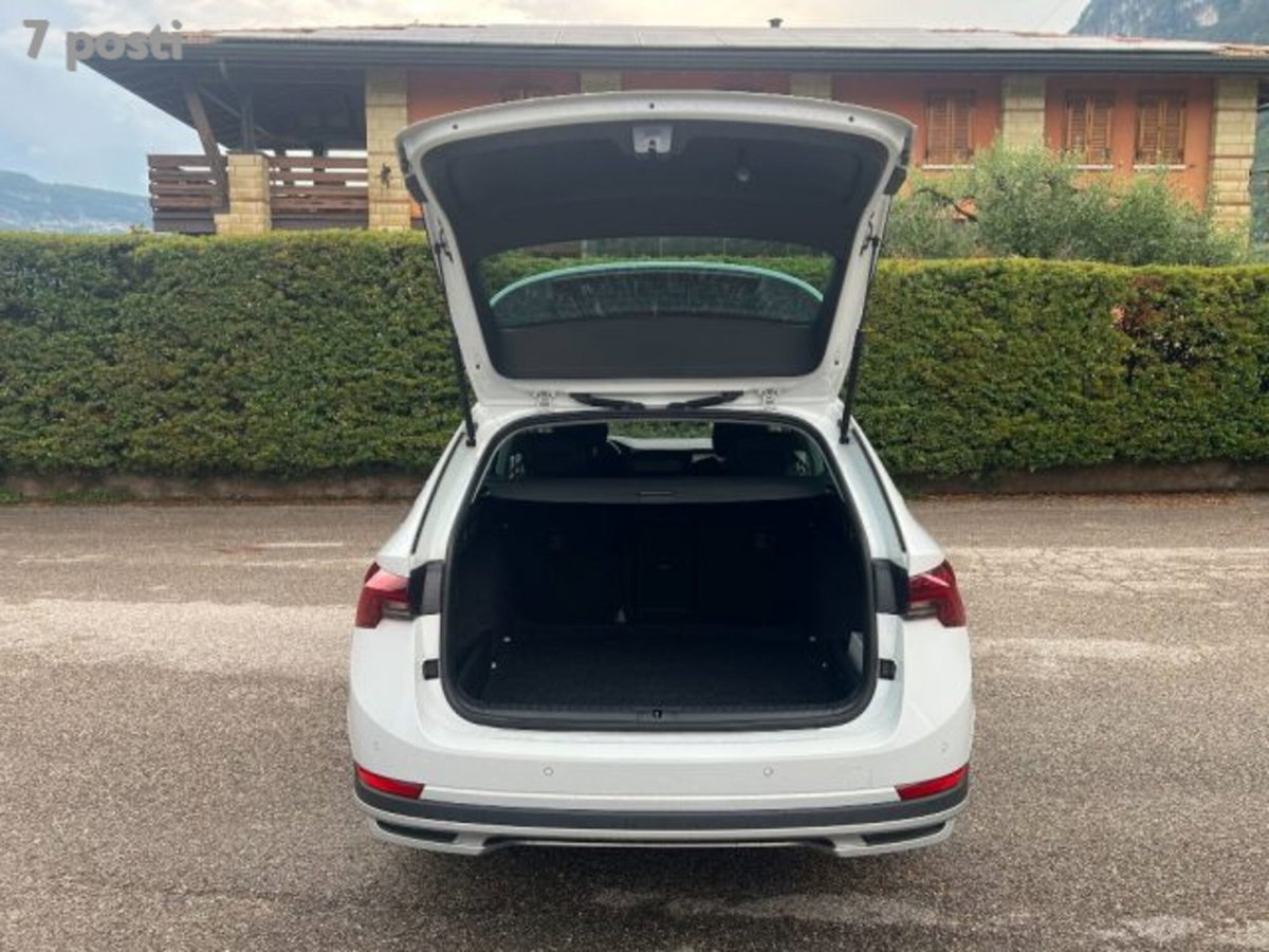 Skoda Octavia Station Wagon 2.0 TDI EVO SCR 150 CV DSG 4x4 Wagon Scout (12)