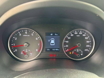 Kia Stonic 1.4 MPI 100 CV Style (10)