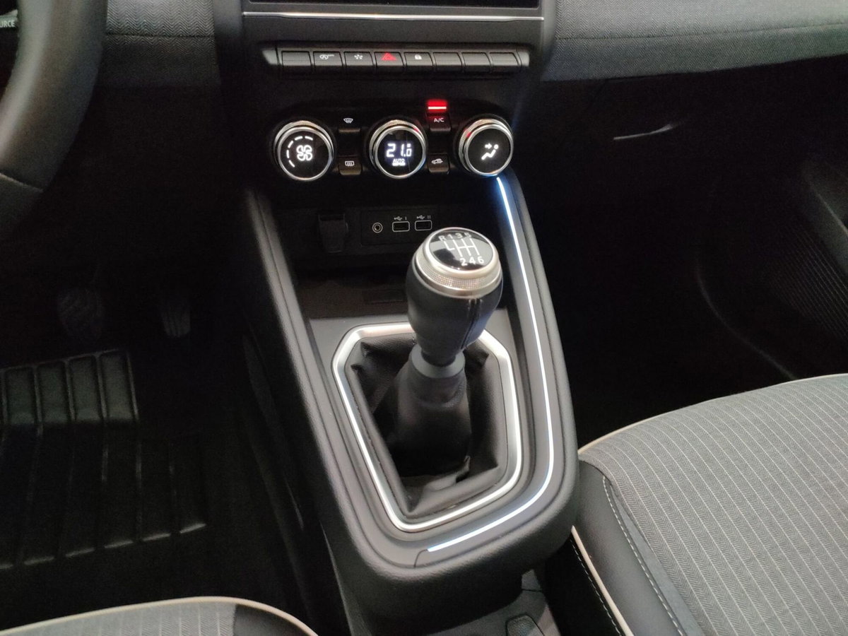 Renault Clio 1.0 tce Techno 90cv (13)
