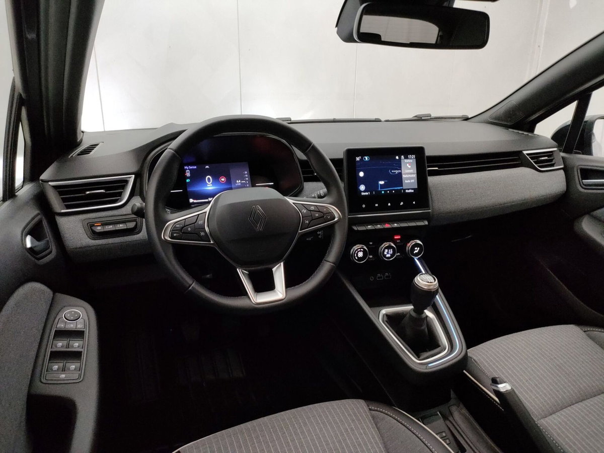 Renault Clio 1.0 tce Techno 90cv (9)