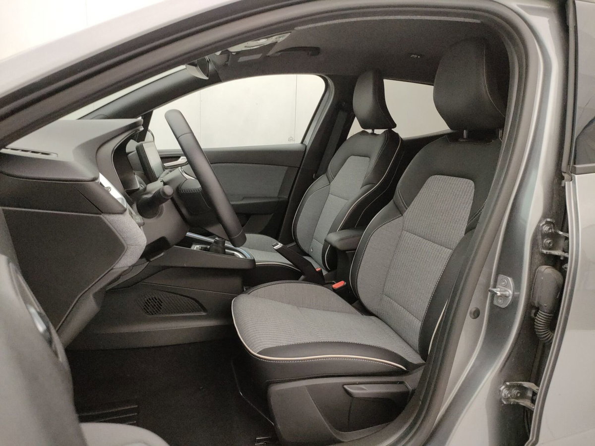 Renault Clio 1.0 tce Techno 90cv (7)