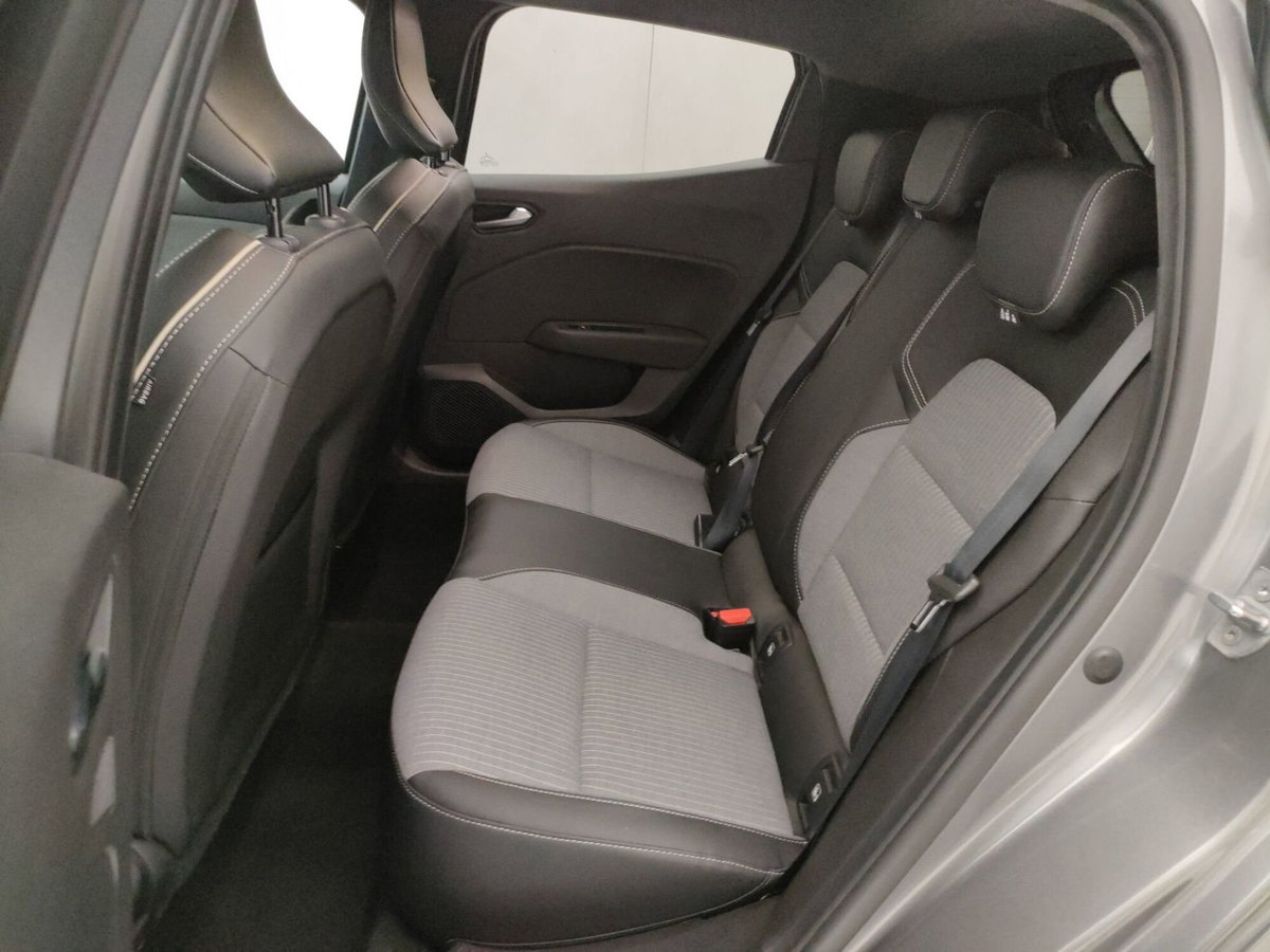 Renault Clio 1.0 tce Techno 90cv (8)