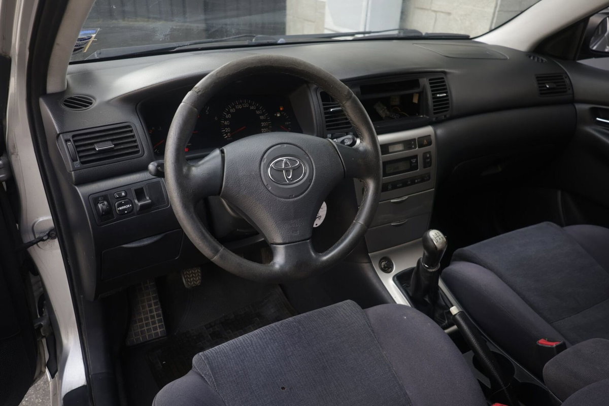 Toyota Corolla 2.0 tdi D-4D 3 porte Sol (14)