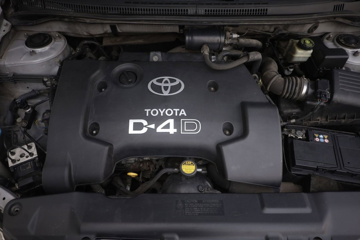 Toyota Corolla 2.0 tdi D-4D 3 porte Sol (18)