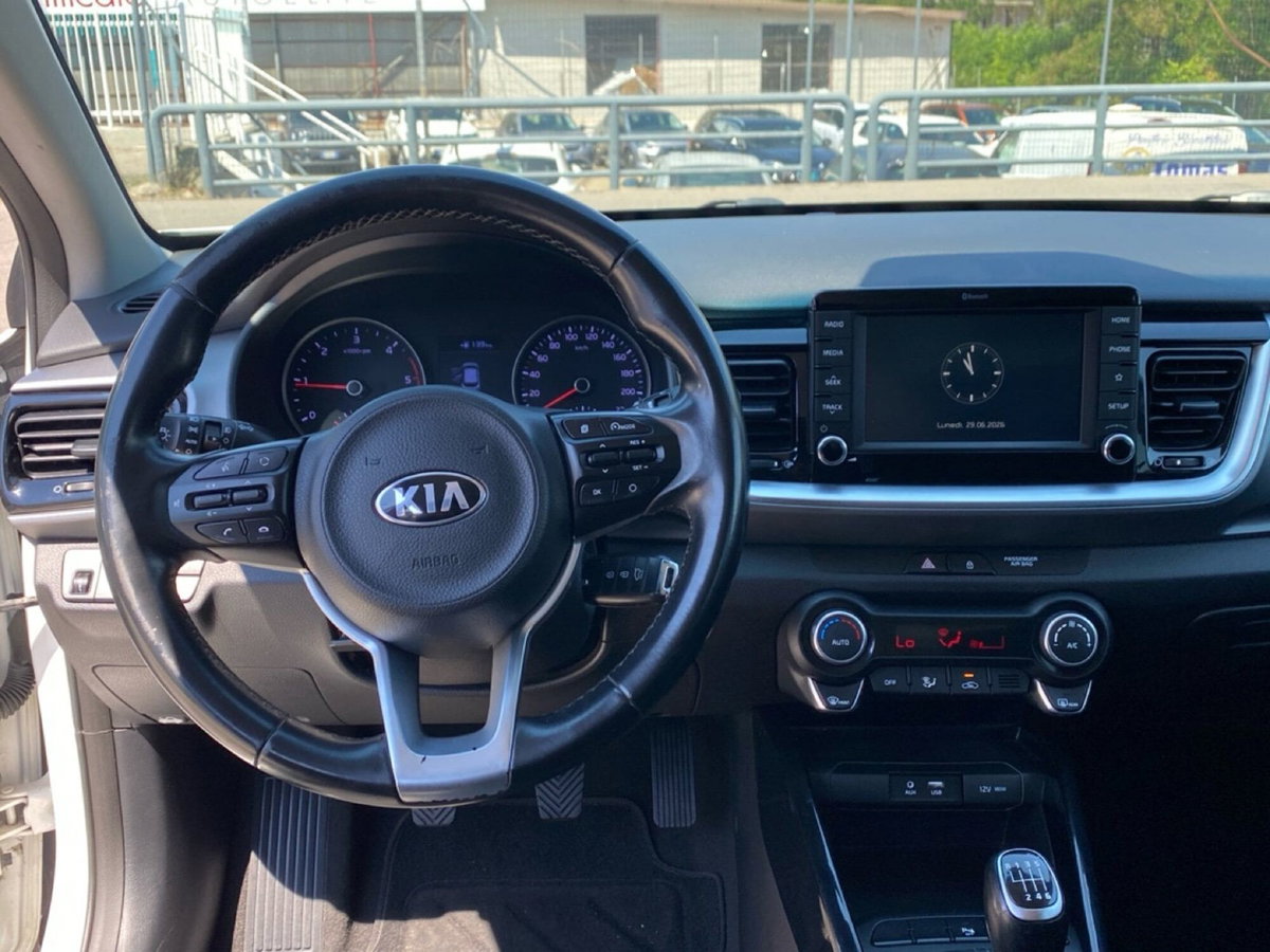 Kia Stonic 1.6 CRDi 115 CV Style (18)