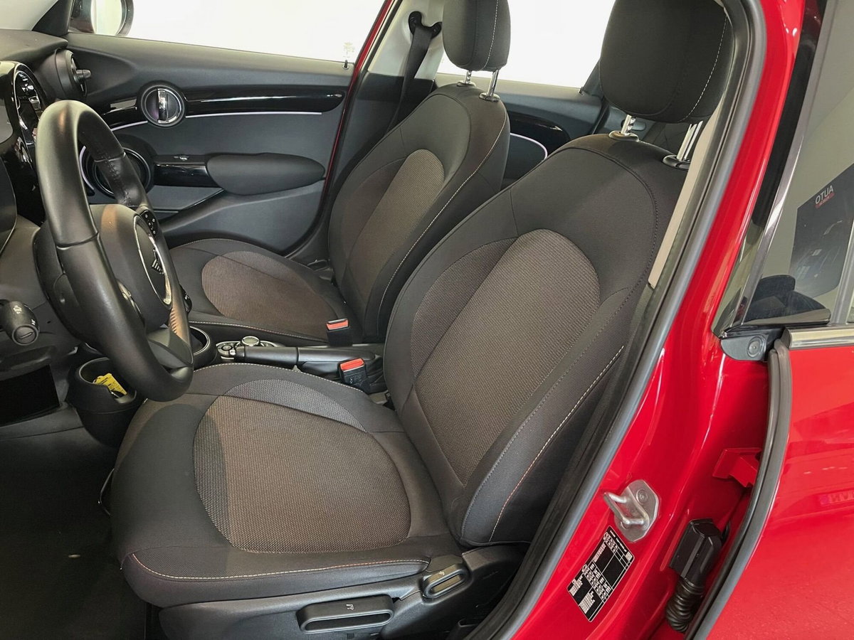 MINI Mini 1.5 Cooper Essential 5 porte (13)