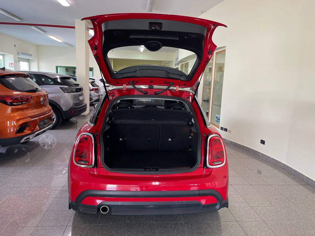MINI Mini 1.5 Cooper Essential 5 porte (8)