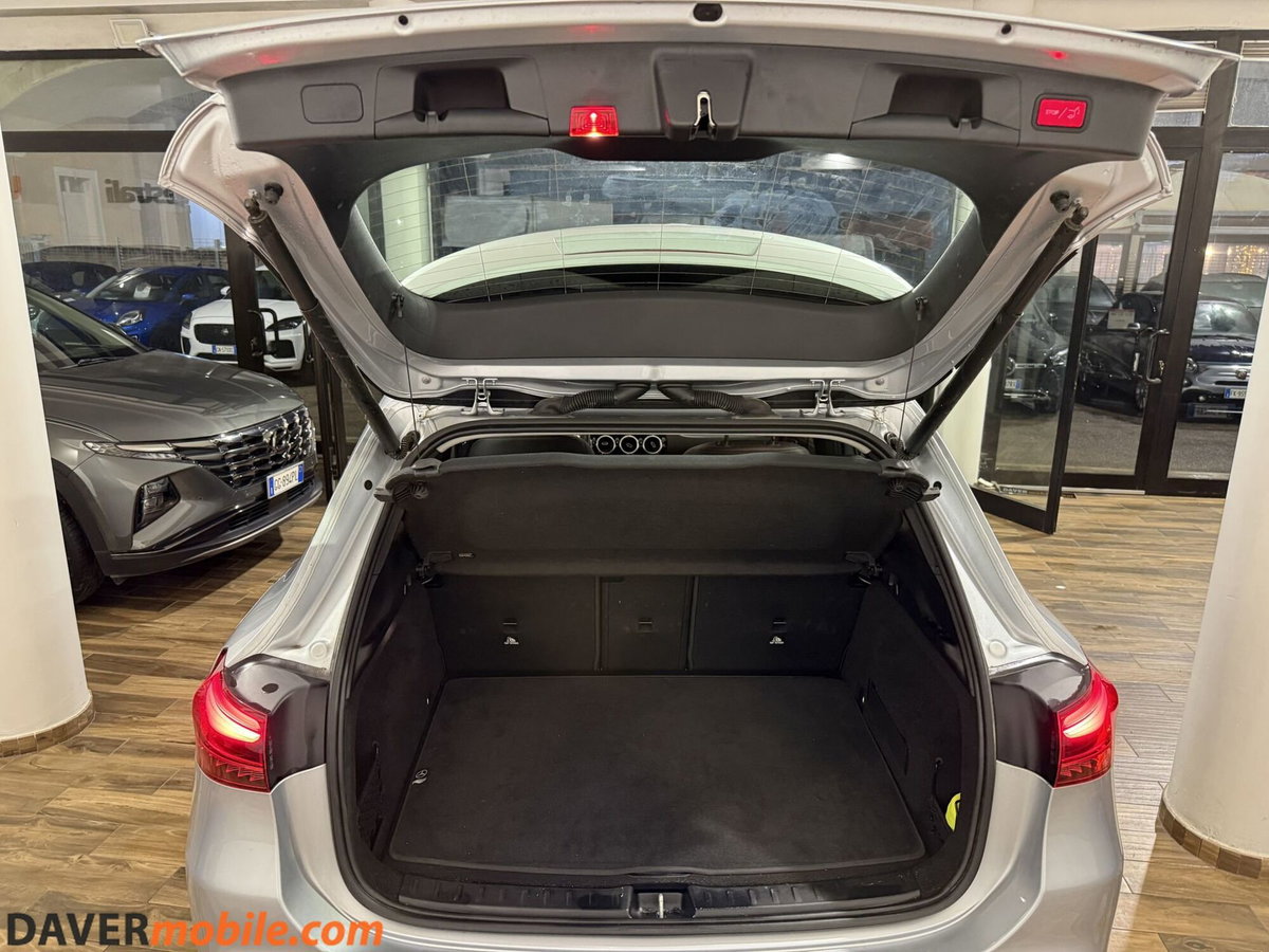 Mercedes-Benz GLA SUV 180 d Progressive Advanced auto (8)