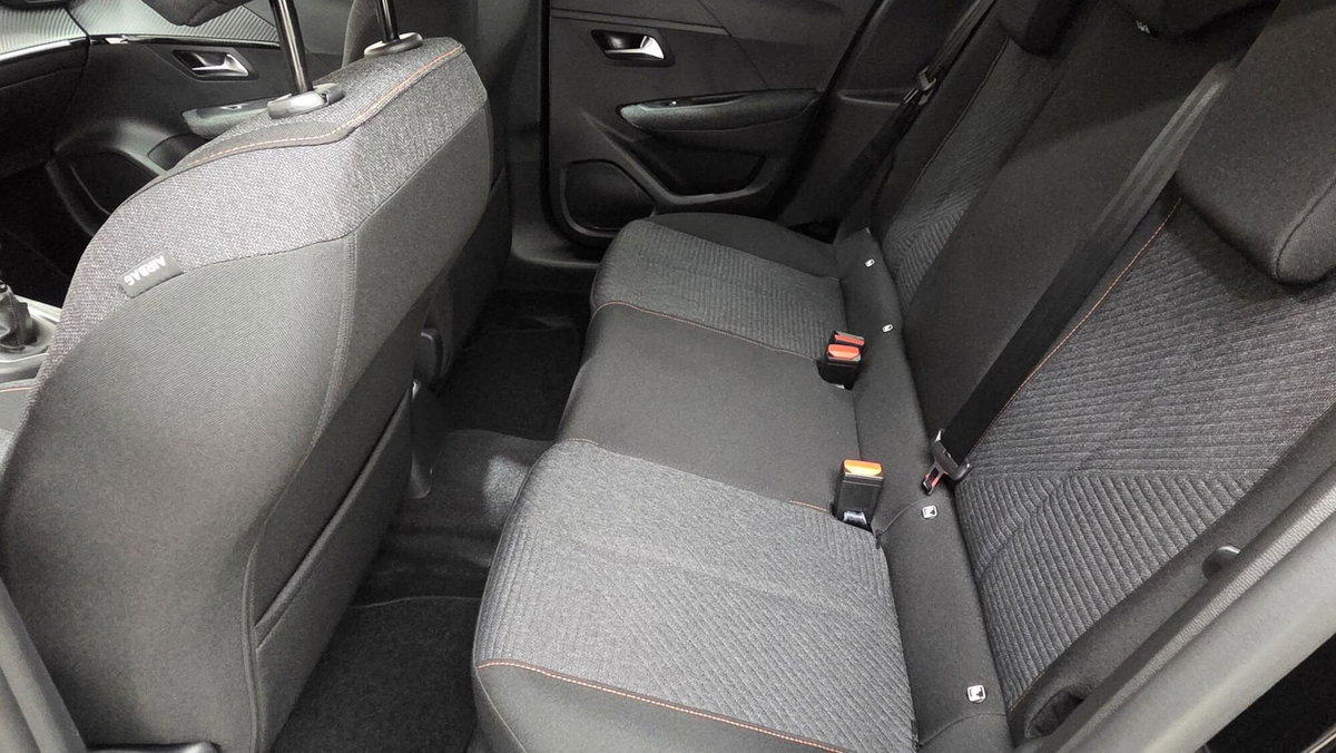 Peugeot 208 1.2 turbo Edition 100cv (8)