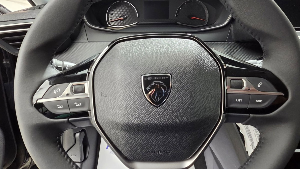 Peugeot 208 1.2 turbo Edition 100cv (9)