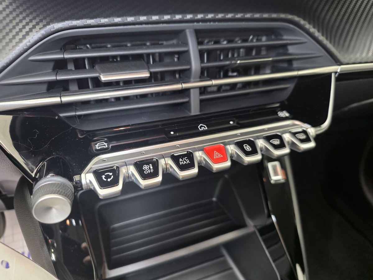 Peugeot 208 1.2 turbo Style 100cv (17)