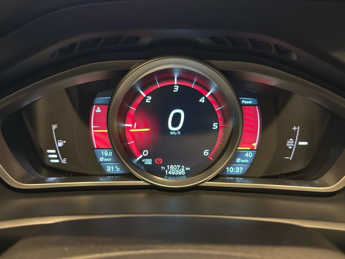 Volvo V40 D2 1.6 Momentum (10)