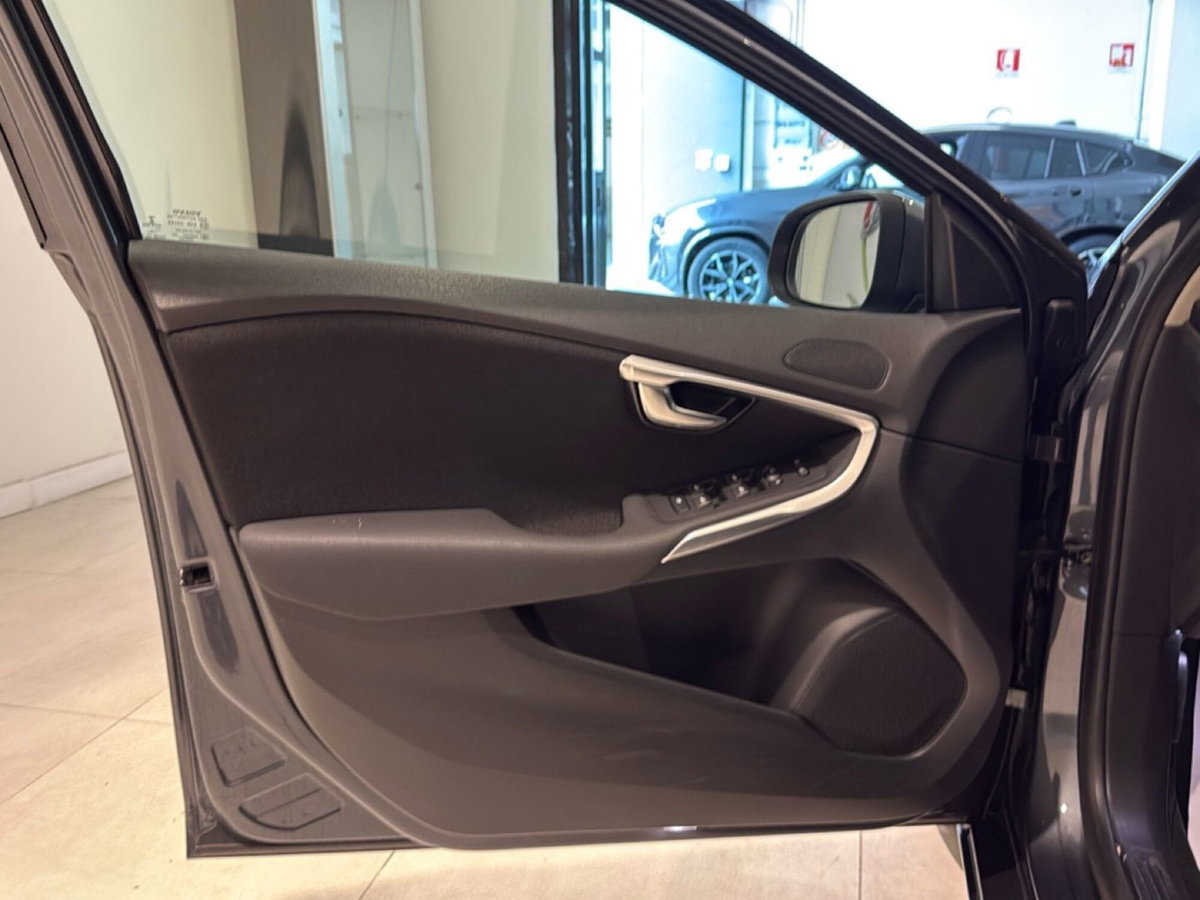 Volvo V40 D2 1.6 Momentum (18)