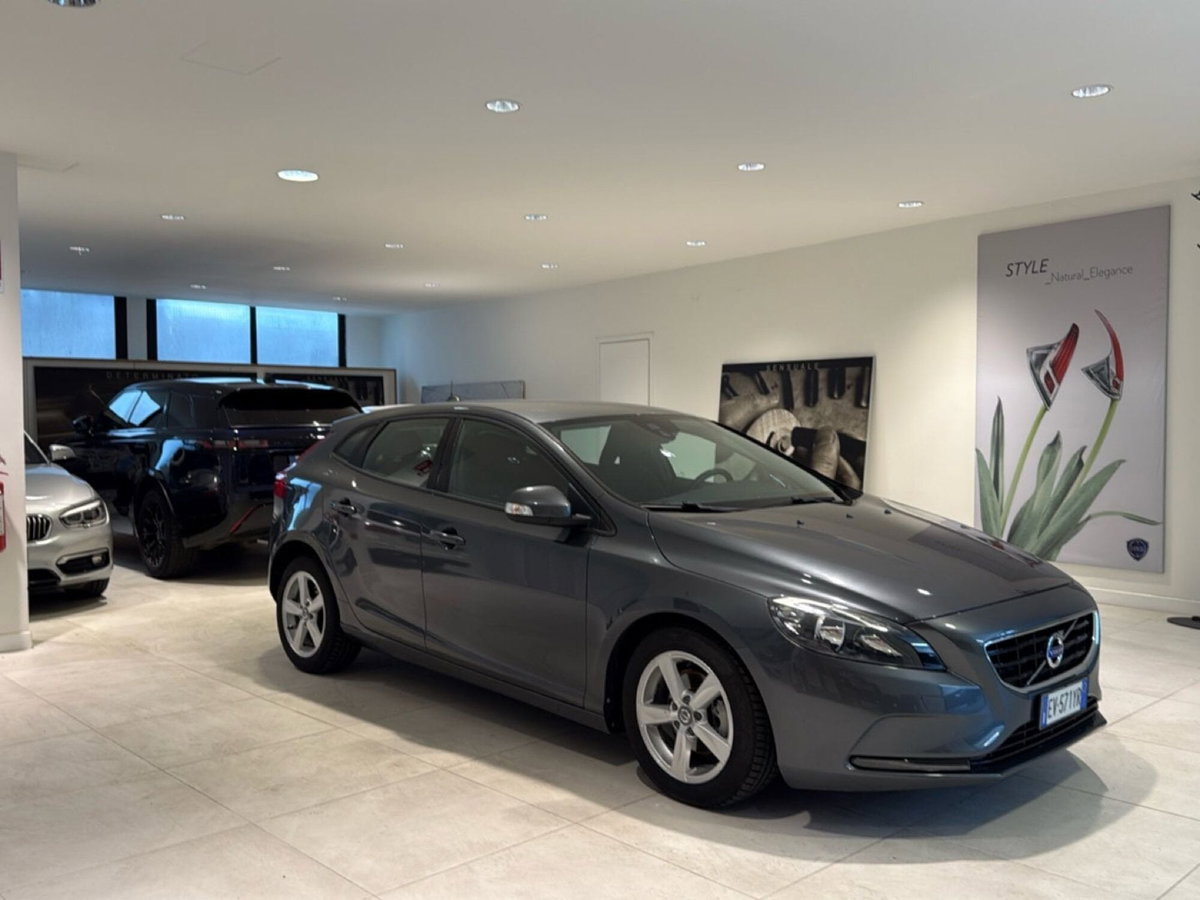 Volvo V40 D2 1.6 Momentum (2)