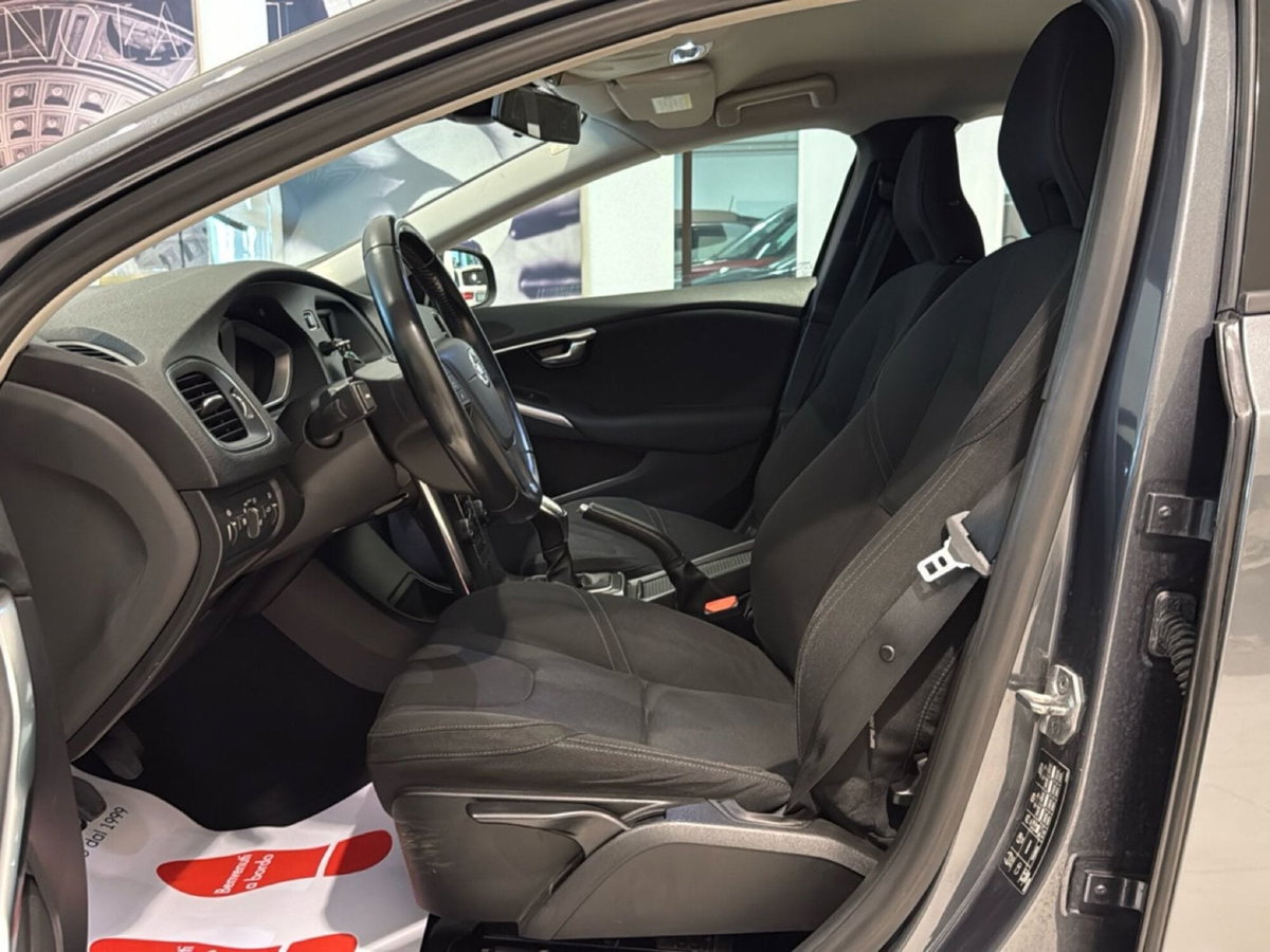 Volvo V40 D2 1.6 Momentum (20)