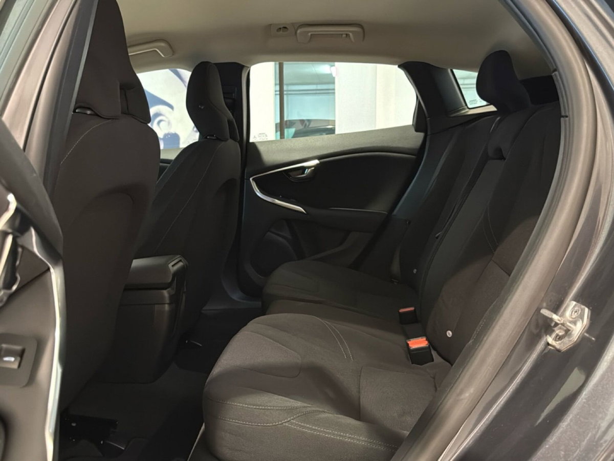 Volvo V40 D2 1.6 Momentum (8)